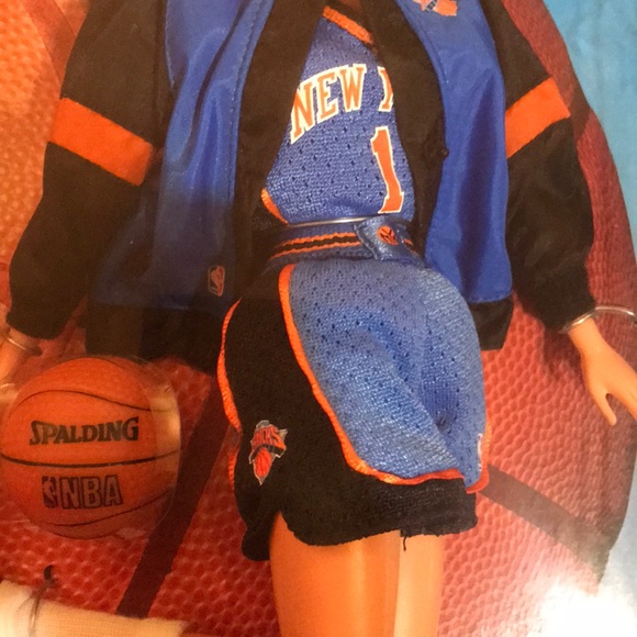 NBA Barbie knicks collectible New in box 1998 - Picture 7 of 10